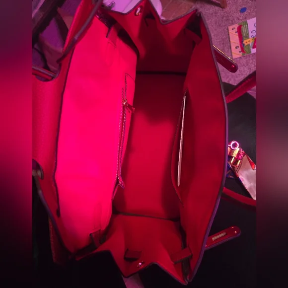 Elegant Red Handbag With Key And Lock And Purse Scarf - Picture 2 of 7